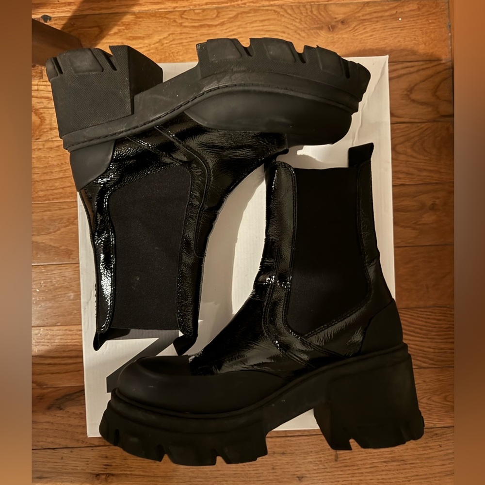 GANNI Chelsea boots